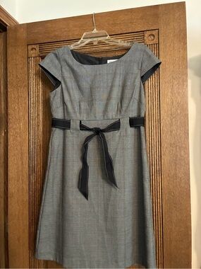 Studio I Gray Cap-Sleeve Belted Midi Dress with Black Tie